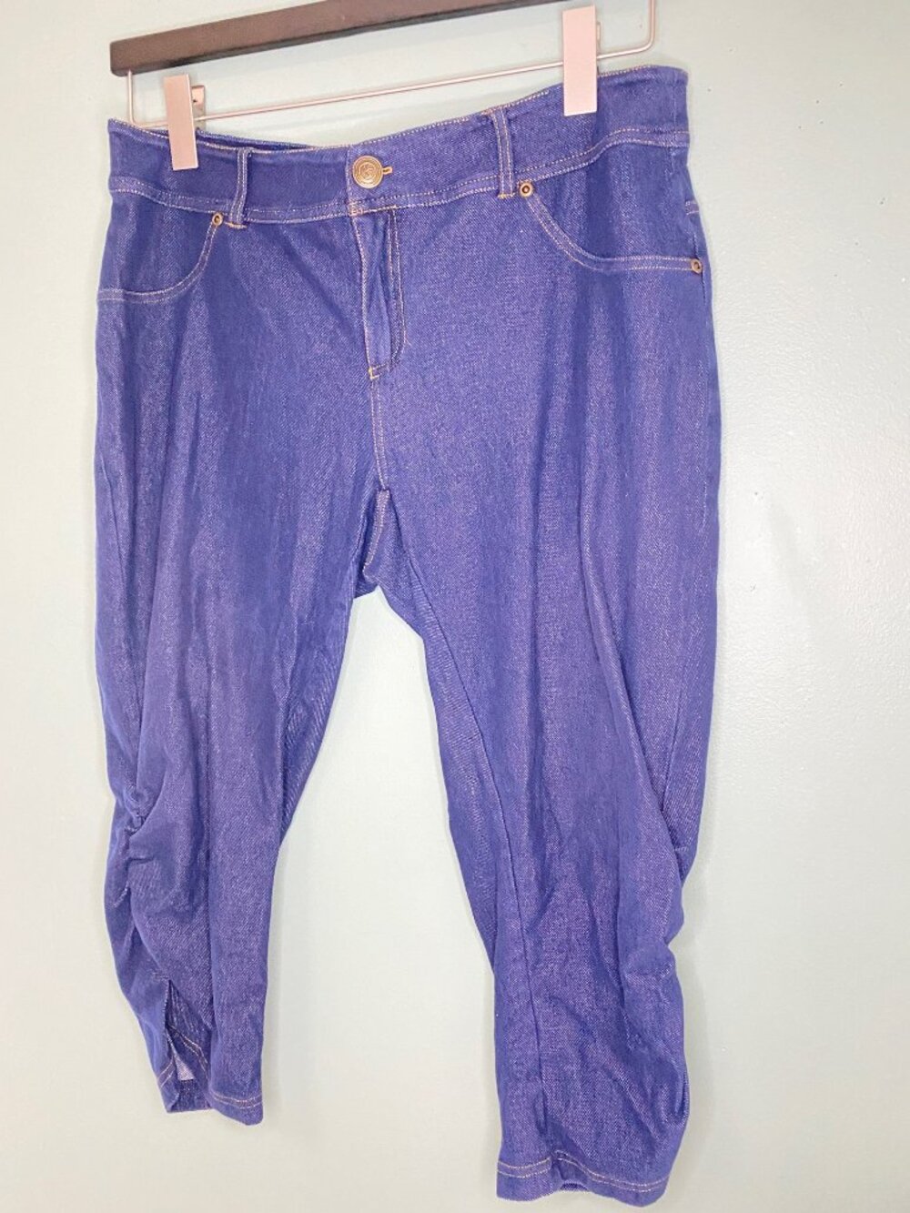Bobbie Brooks Blue Jean Capri Sz: 1X Plus Sz Light weight runched above the knee